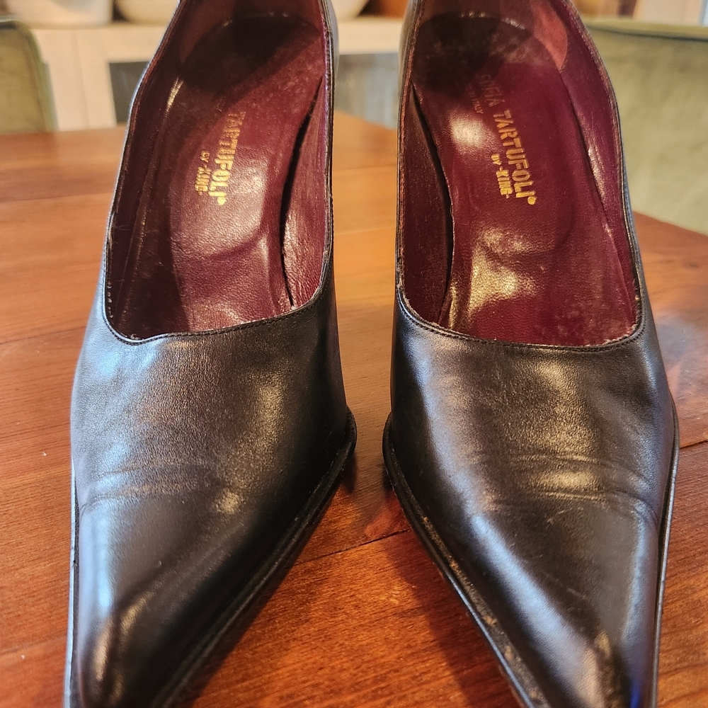Elegant Black Leather Heels by Arturo Chiang